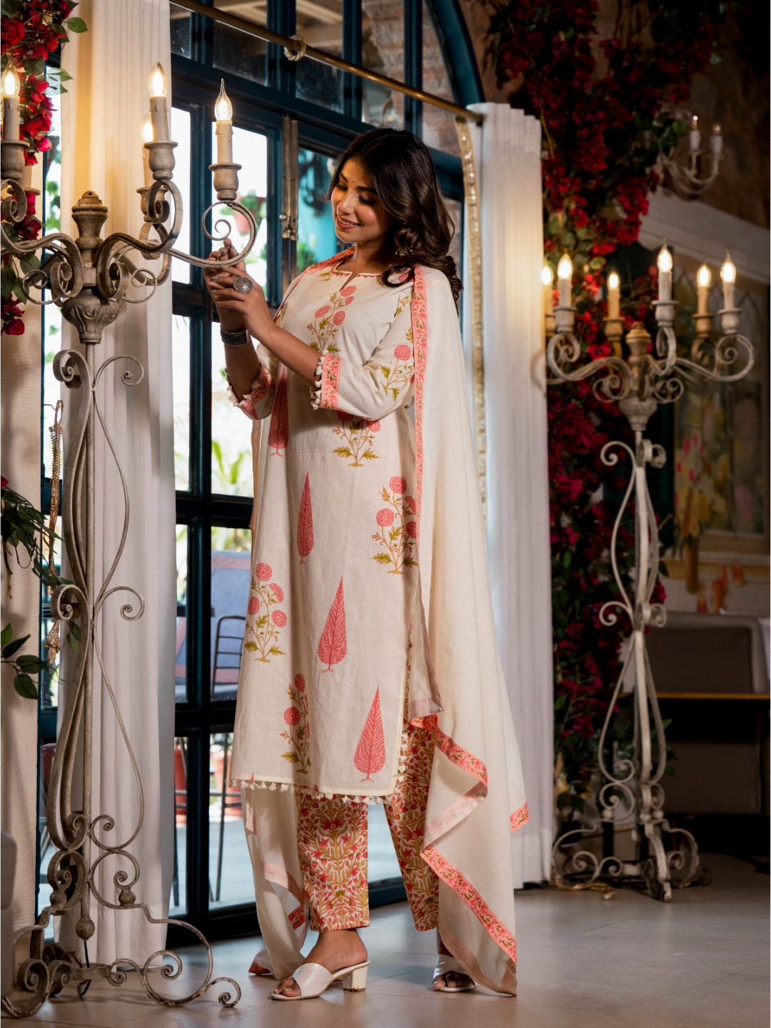 Off white Dupatta Set with Floral and Leaf Motifs