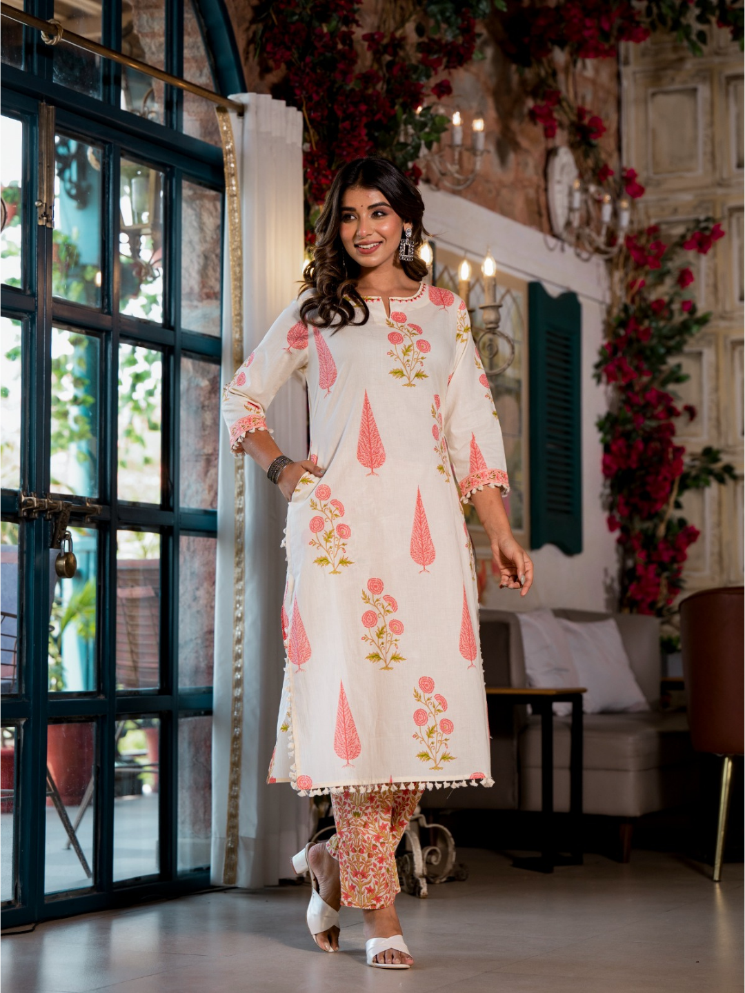 Off white Dupatta Set with Floral and Leaf Motifs