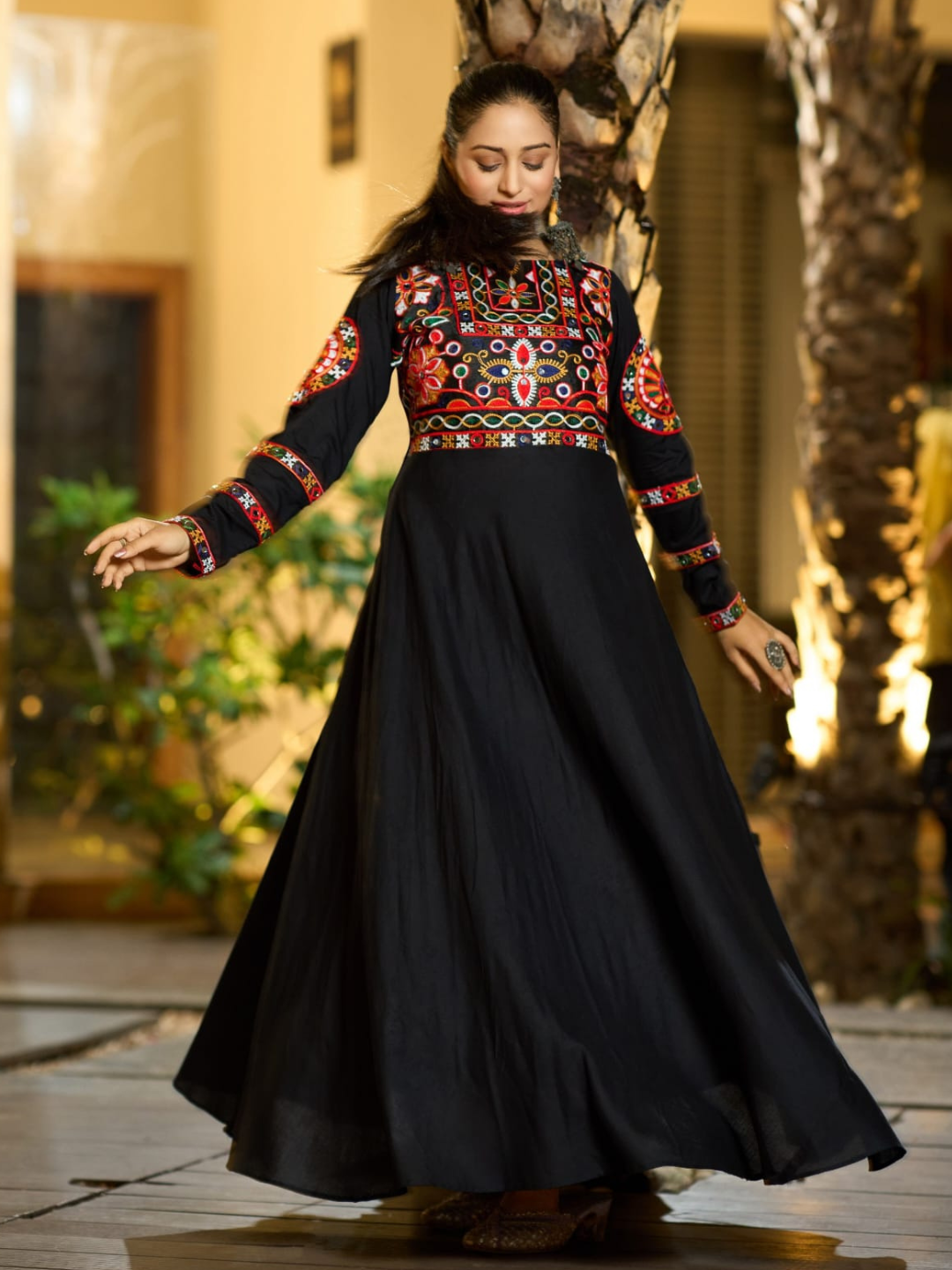 Royal Black Gamthi Gown