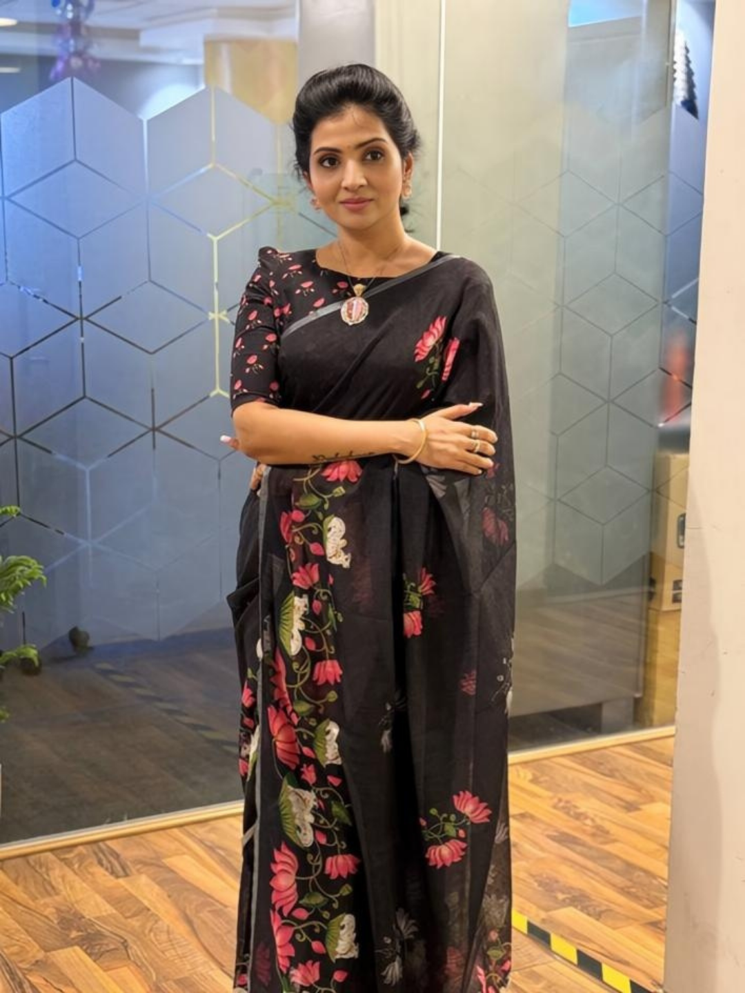 Pichwai Bloom Soft Linen Saree