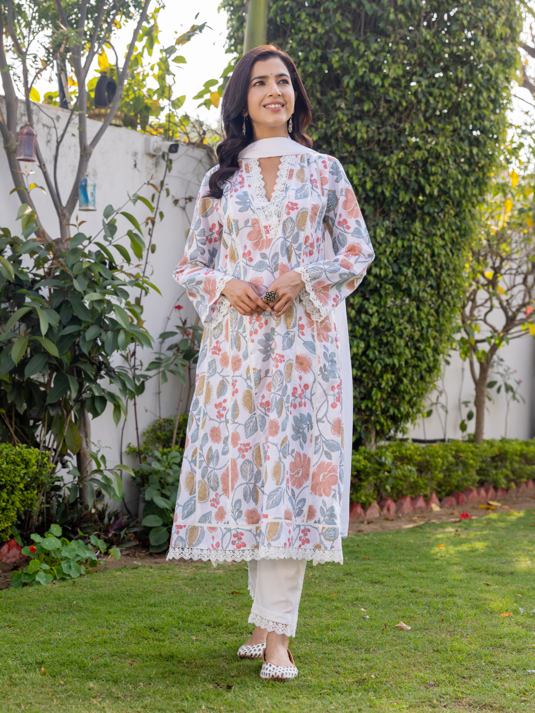 White Dupatta Set With Vibrant Floral Motifs