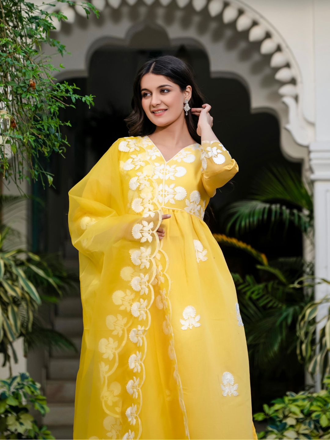 Elegant Grace: Roman Silk Embroidered Dupatta Set